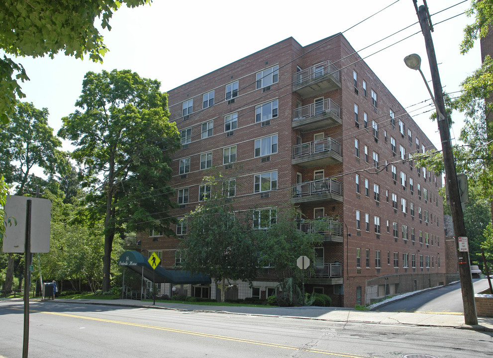 Parkville House in White Plains, NY - Foto de edificio