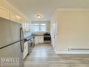 3825 N Greenview Ave, Unit 2 in Chicago, IL - Building Photo - Building Photo