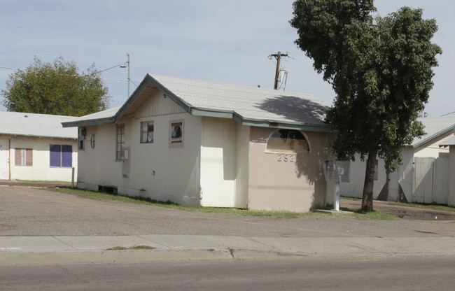 2822 W Mcdowell Rd in Phoenix, AZ - Building Photo - Building Photo