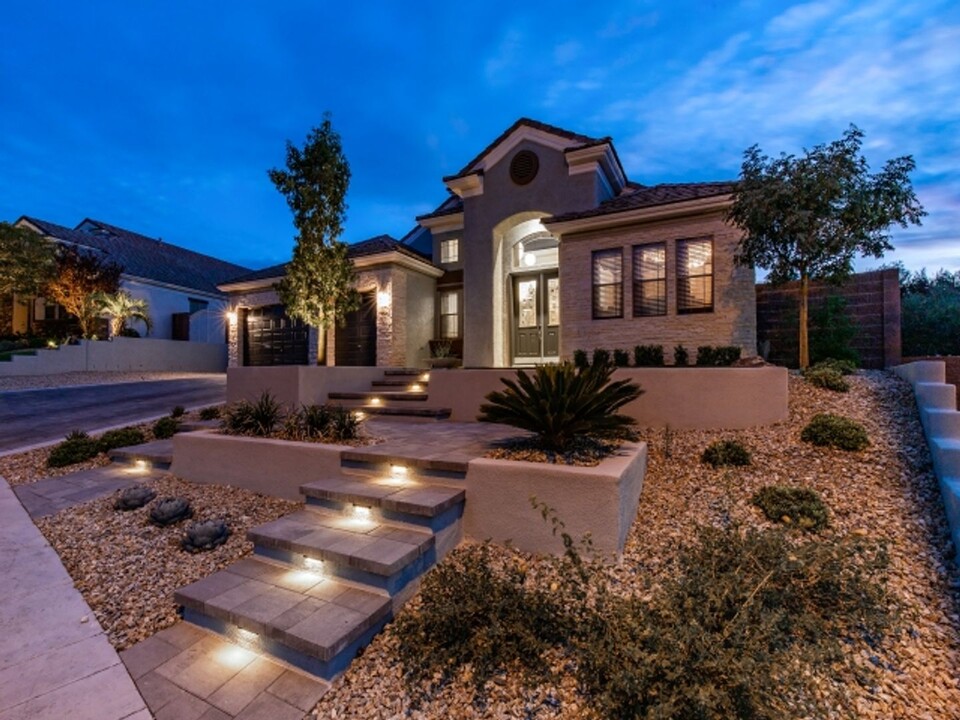 2213 Big Bar Dr in Henderson, NV - Foto de edificio