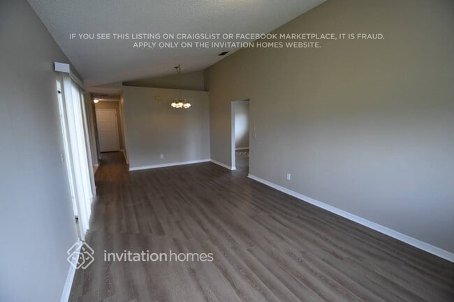 7115 Queen Palm Cir in Sarasota, FL - Building Photo - Building Photo