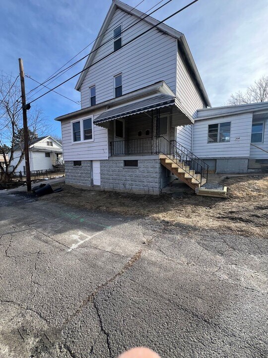 734 E Locust St in Scranton, PA - Building Photo