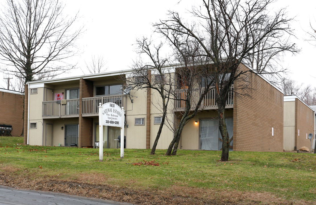 Gateway Estates in Akron, OH - Building Photo