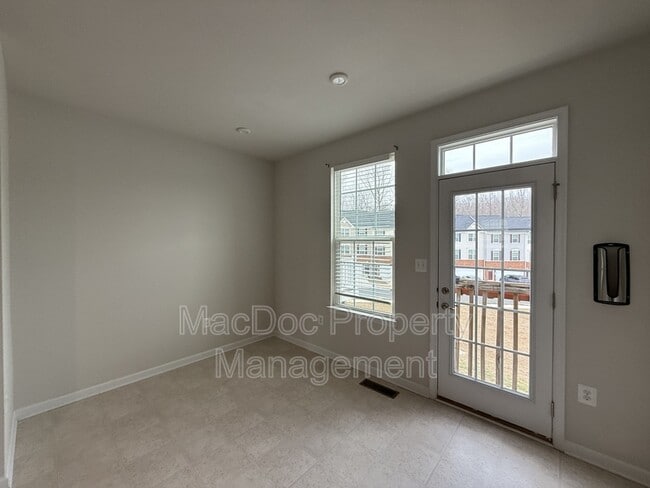 505 Rolling Valley Dr in Fredericksburg, VA - Building Photo - Building Photo