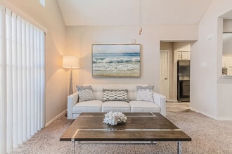 Amherst Apartments in Bedford, TX - Foto de edificio - Building Photo