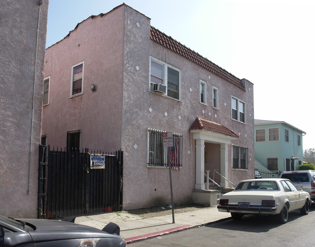 5346 Monroe St in Los Angeles, CA - Foto de edificio - Building Photo