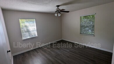 820 Kelly Dr in Hinesville, GA - Foto de edificio - Building Photo