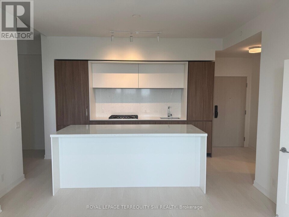 1-801 Hillsdale Ave E in Toronto, ON - Building Photo