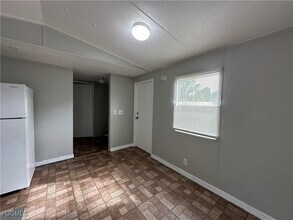 7945 Hart Dr in North Fort Myers, FL - Building Photo - Building Photo