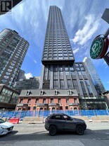 8 Wellesley St W in Toronto, ON - Building Photo