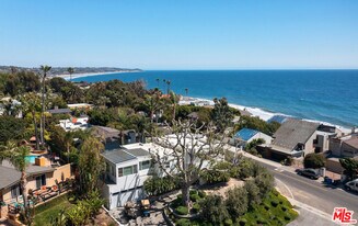 4908 Bunnie Ln in Malibu, CA - Building Photo