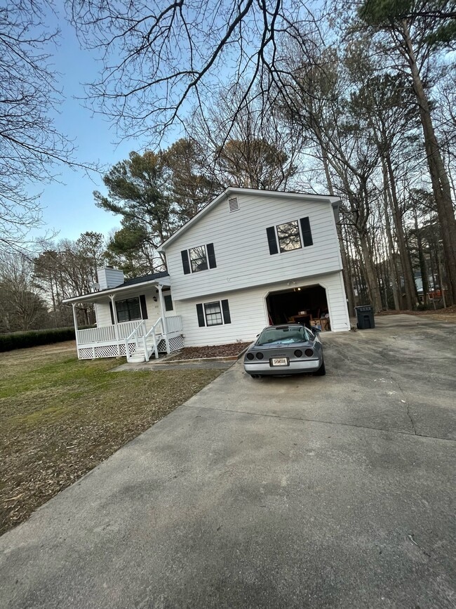 property at 2021 Sunsweet Ct NE