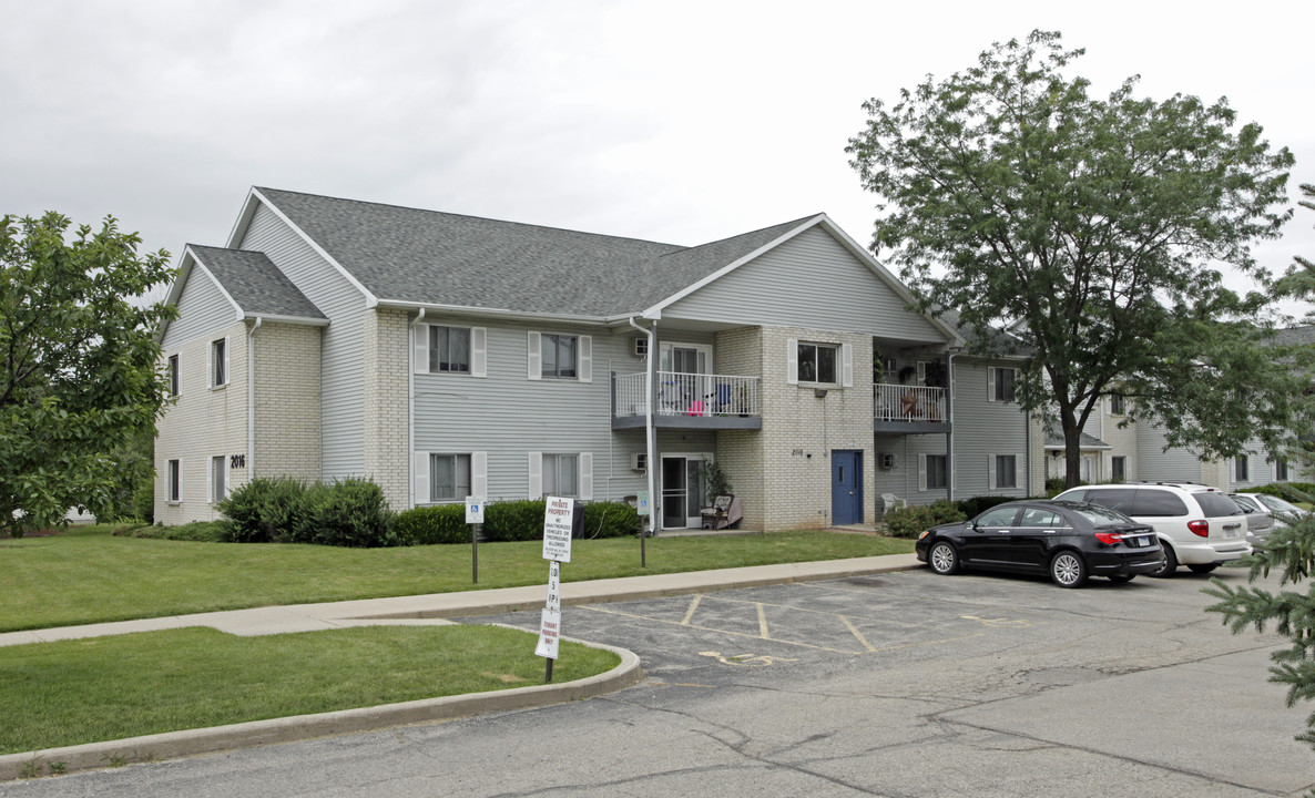 Sun Vista Apartments in Janesville, WI - Building Photo