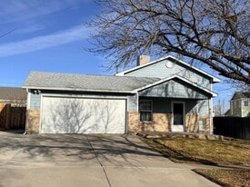 3721 Bobcat Ln in Pueblo, CO - Building Photo