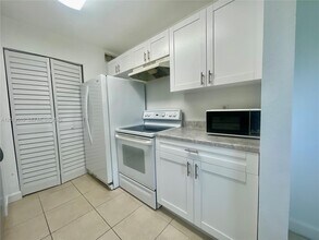 4044 NW 87th Ave in Sunrise, FL - Building Photo - Building Photo