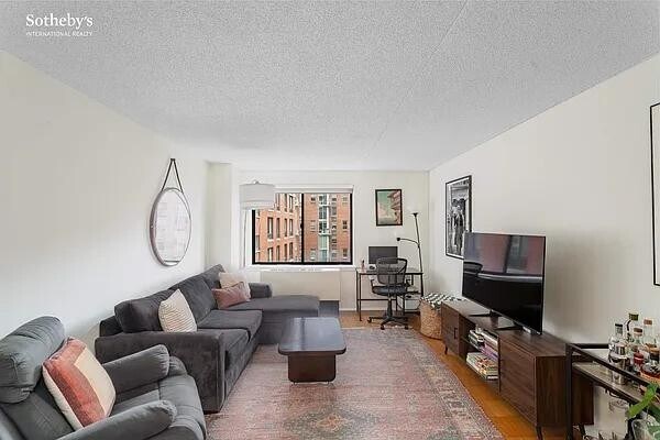 300 Rector Pl in New York, NY - Building Photo