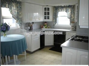 44 George St-Unit -2 in Medford, MA - Building Photo - Building Photo