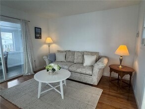 7 White Cap Rd in Narragansett, RI - Building Photo - Building Photo