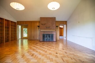4301 SW Dosch Rd in Portland, OR - Building Photo - Building Photo