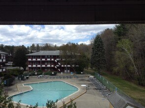 4 Colonial Dr, Unit 6 in Andover, MA - Foto de edificio - Building Photo