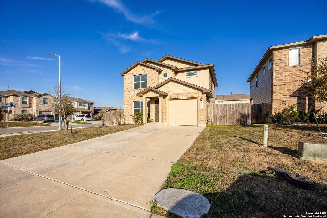 6439 Handel Ldg in San Antonio, TX - Building Photo