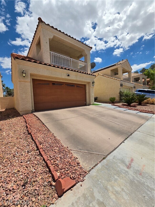 2524 Silver Shadow Dr in Las Vegas, NV - Building Photo - Building Photo
