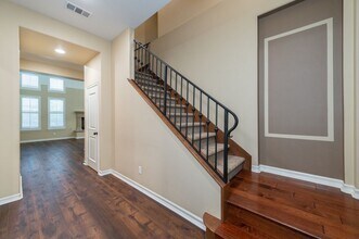 15519 Sonora St in Tustin, CA - Foto de edificio - Building Photo