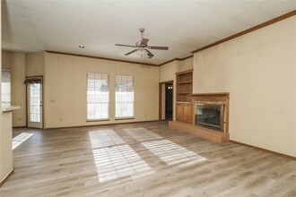 15617 Hyde Parke Dr in Edmond, OK - Building Photo - Building Photo