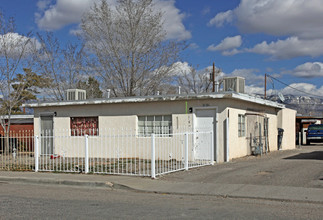 208-212 Espanola St NE in Albuquerque, NM - Foto de edificio - Building Photo