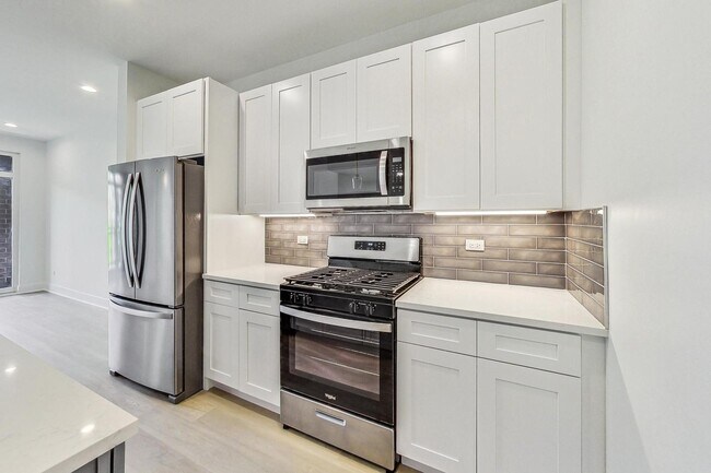 3355 N Southport Ave in Chicago, IL - Building Photo - Building Photo