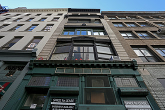 Elevatored Apt. Building in New York, NY - Building Photo - Building Photo