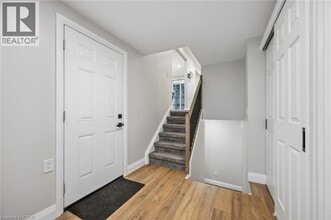 285 Bluevale St N in Waterloo, ON - Building Photo - Building Photo
