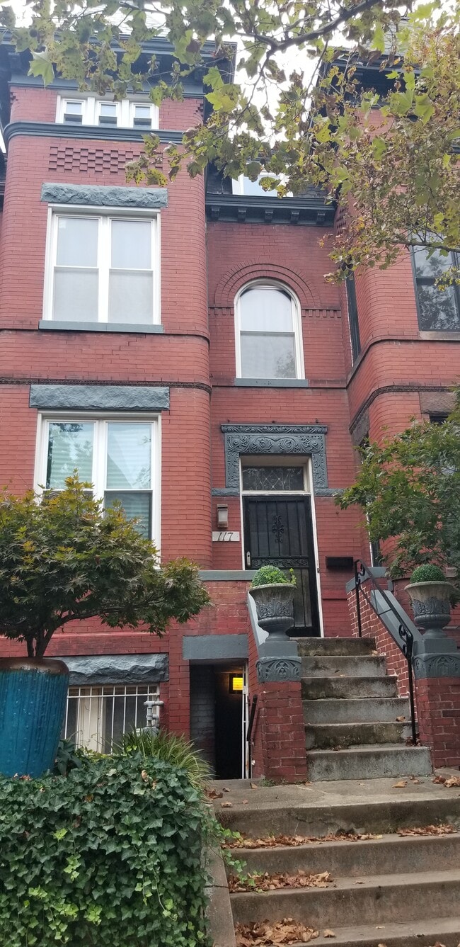 property at 117 V St NW