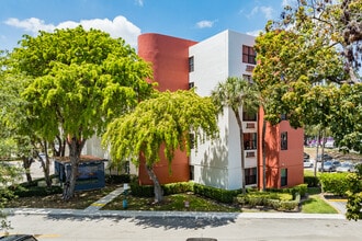 Gibson Plaza in Miami, FL - Building Photo - Building Photo