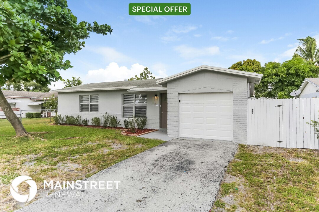 7715 Kimberly Blvd in North Lauderdale, FL - Building Photo