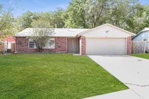 501 Ramblin Oaks Dr in Moore, OK - Building Photo