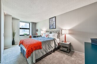 70 W Huron St, Unit 1813 in Chicago, IL - Building Photo - Building Photo