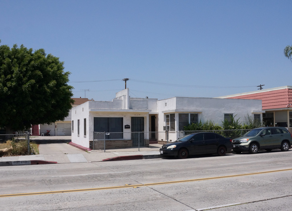 8125-8131 State St in South Gate, CA - Foto de edificio