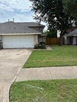 2762 Sunset Strip Dr in Glenn Heights, TX - Building Photo