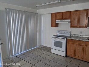 180 Minna Ln in Merritt Island, FL - Foto de edificio - Building Photo