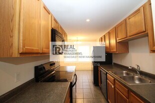 4 Waverly Dr in Dover, NH - Building Photo