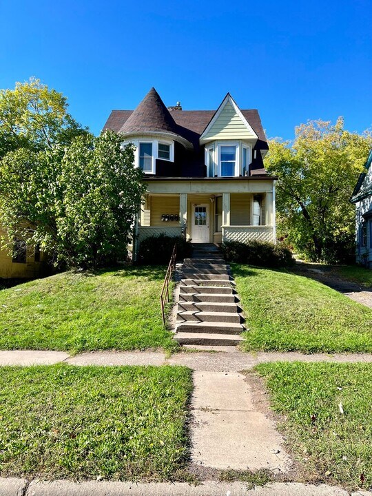 1317 E 2nd St in Duluth, MN - Building Photo