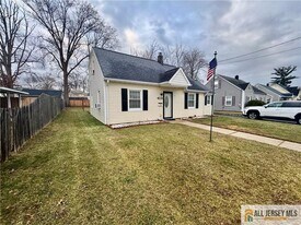 39 Hillcrest Ave in Edison, NJ - Building Photo