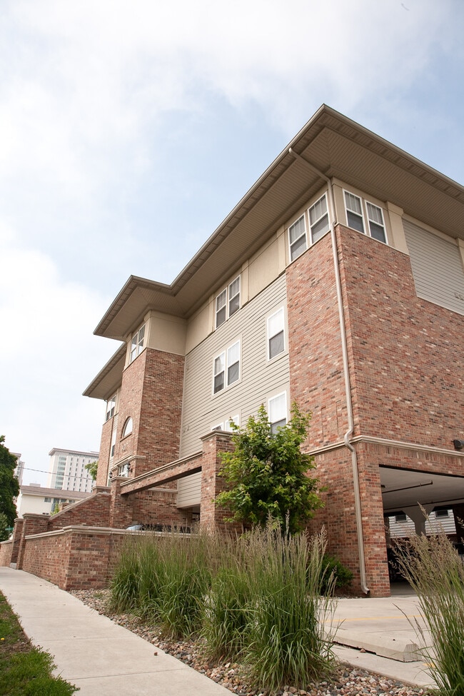 401 N Fell Ave Apartments and Nearby Normal Apartments For Rent