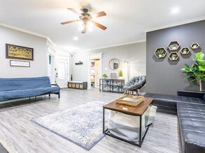 8116 Kanis Oaks Dr in Little Rock, AR - Foto de edificio - Building Photo