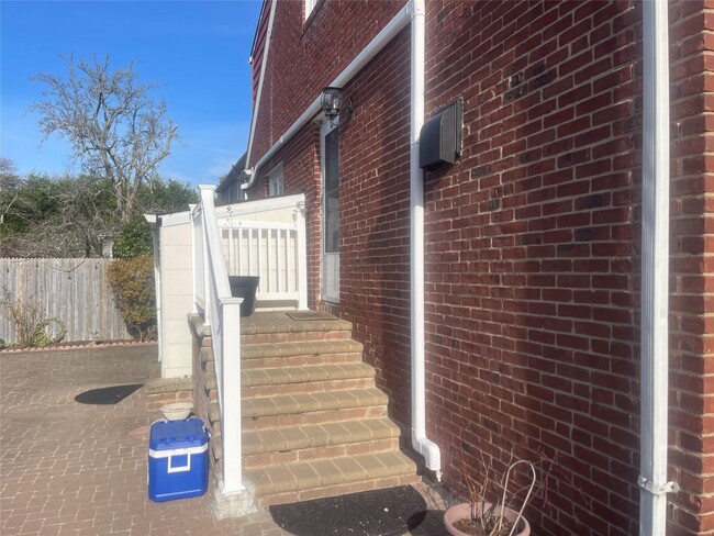 84 Denton Ave in East Rockaway, NY - Building Photo - Building Photo