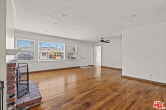 2421 Cloy Ave in Los Angeles, CA - Building Photo - Building Photo