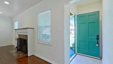 3250 Las Lunas St in Pasadena, CA - Foto de edificio - Building Photo