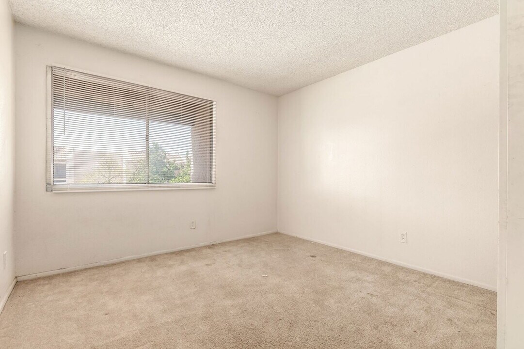 5742 N 43rd Dr in Glendale, AZ - Building Photo