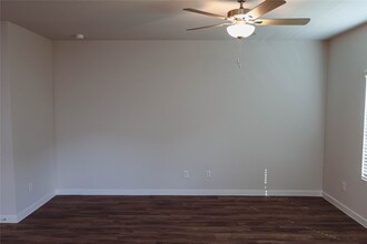 211 Forest W St in Magnolia, TX - Building Photo - Building Photo